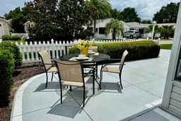 Beautiful 2/2 Dog Friendly Patio Villa w/BBQ & Close to Lake Sumter Landing!