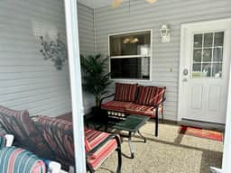 Beautiful 2/2 Dog Friendly Patio Villa w/BBQ & Close to Lake Sumter Landing!