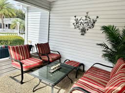 Beautiful 2/2 Dog Friendly Patio Villa w/BBQ & Close to Lake Sumter Landing!