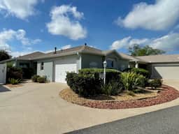 Beautiful 3 Bdrm Villa Close to Lake Sumter Landing with Free WiFi!