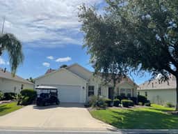 Amazing  House Close to Lake Sumter Landing! 4 person Golf Cart Included