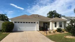 Amazing 3 bdrm w/Golf Cart & BBQ Close to Lake Sumter Landing Market Square!