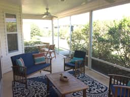 3-Bedroom Retreat near Brownwood Paddock Park: Your Ideal Villages Getaway