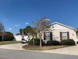 Amazing Location! Close To Lake Sumter Landing with gas Golf Cart, BBQ & WIFI