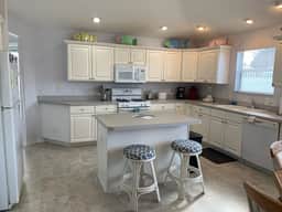 Amazing Location! Close To Lake Sumter Landing with gas Golf Cart, BBQ & WIFI