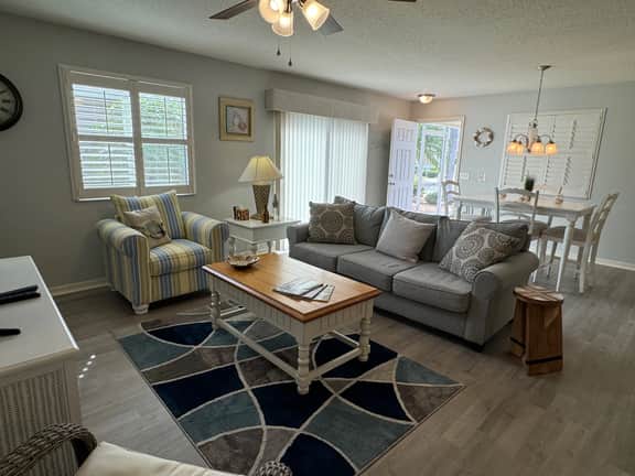 Charming Village of St. Charles Home Near Lake Sumter Landing