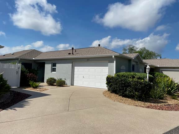 Beautiful 3 Bdrm Villa Close to Lake Sumter Landing with Free WiFi!