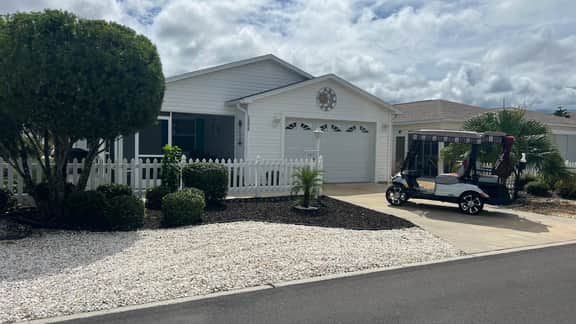 Beautiful 2/2 Villa w/4 Seater Gas Golf Cart, BBQ Grill, and WiFi!!