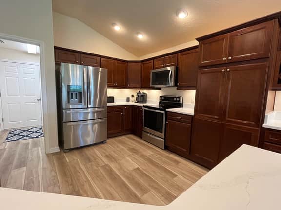 Comfortably Decorated 3/2 Sm Dog-Friendly Home w/Golf Cart & WiFi included!