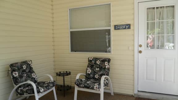 AMAZING LOCATION! Beautiful 2/2 Patio Villa w/GOLF CART & WiFi Close to Town