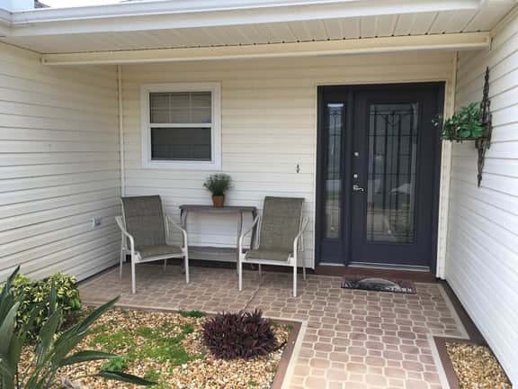 Amazing 3 bdrm w/Golf Cart & BBQ Close to Lake Sumter Landing Market Square!