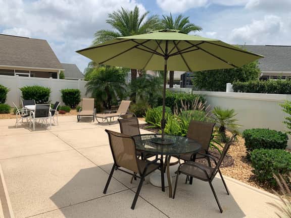Walking Distance to Lake Sumter Landing! Bikes & BBQ Included!