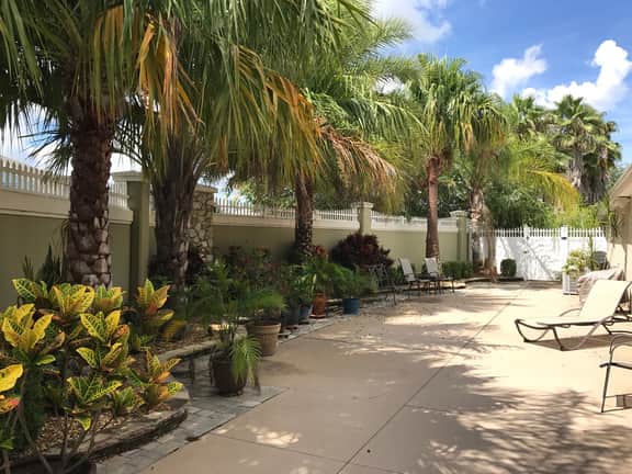 Walking Distance to Lake Sumter Landing! Beautiful Home with BBQ Grill