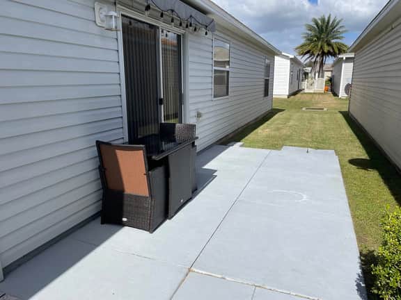 Modern Home with Golf Cart, Enclosed Lanai & Close to Lake Sumter Landing