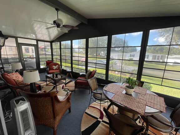 Beautifully Decorated 2 Bedroom 2 Bath Home with Golf Cart & Internet