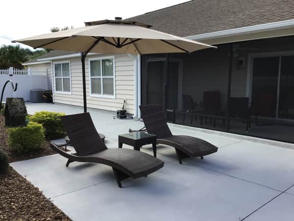 WOW! LOCATION! FUN!  Includes HOT TUB, Gas Golf Cart, BBQ, & WIFI