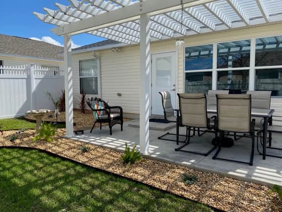 Amazing Location & Beautiful home with Golf Cart, BBQ & WiFi included!