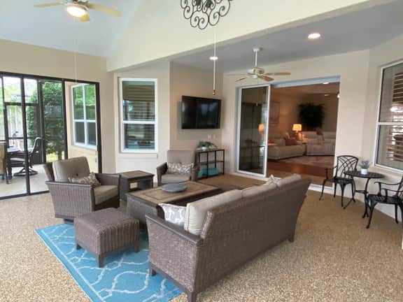 Spectacular Hot Tub w/ Pool Home on Beautiful Golf Course View,BBQ, & WiFi!