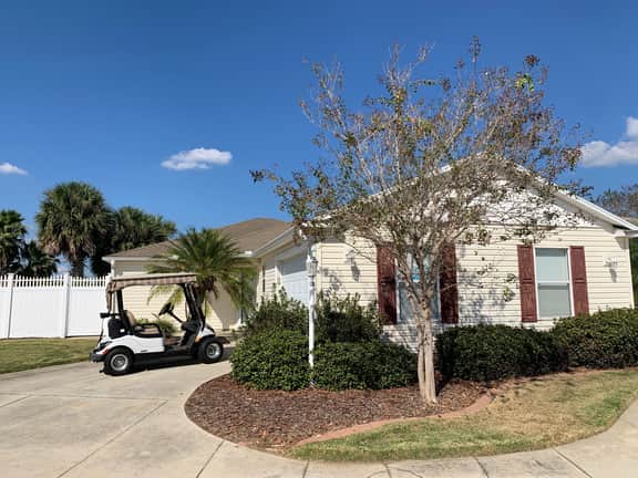 Amazing Location! Close To Lake Sumter Landing with gas Golf Cart, BBQ & WIFI