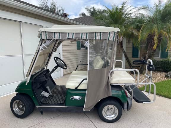 One Of A Kind Villa close to Lake Sumter Landing w/Golf Cart, & WiFi!