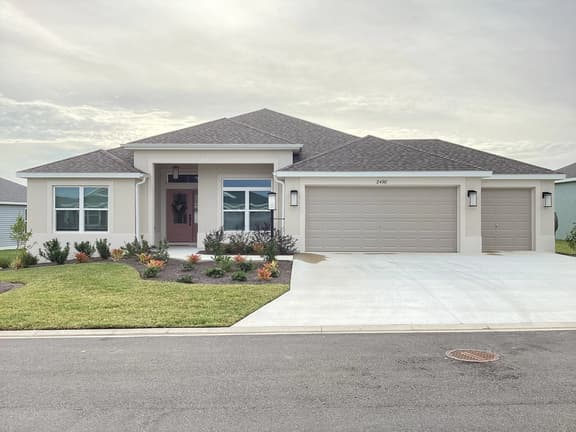 GREAT LOCATION! BEAUTIFULLY Decorated 3 Bdrm 2 Bath w/ FREE WIFI