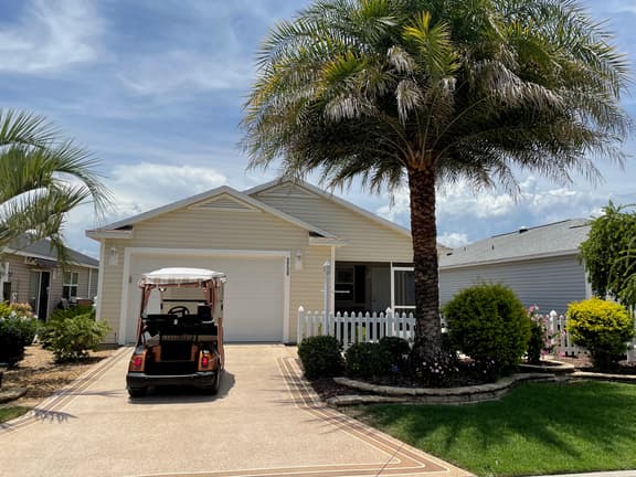Beautifully 2/2 Dog-Friendly Patio Villa w/Golf Cart, BBQ, & FREE WiFi!