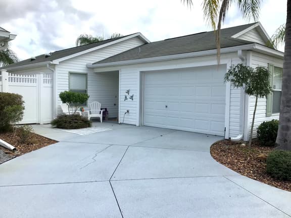 BEAUTIFULLY Decorated Villa w/ GAS GOLF CART!