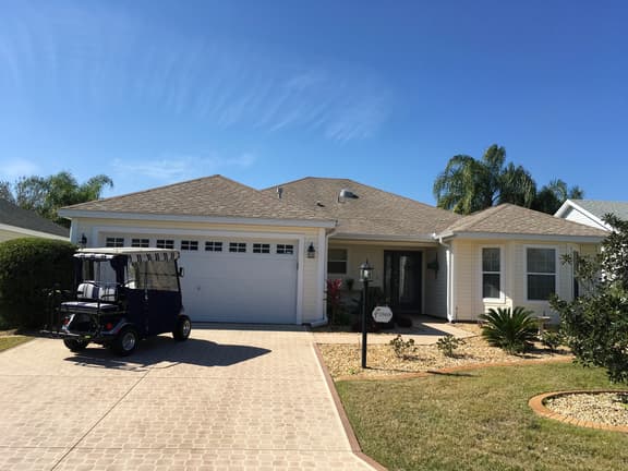 Amazing 3 bdrm w/Golf Cart & BBQ Close to Lake Sumter Landing Market Square!