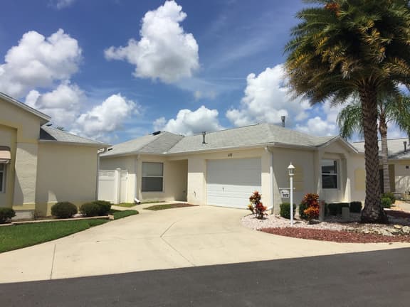 Quick walk to Lake Sumter Landing! Gas Golf Cart Included!