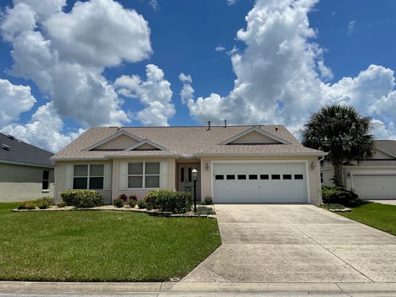 Private Pool Paradise close to Lake Sumter Landing Market Square!