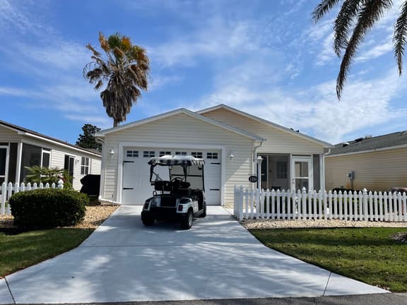 Duval Hideaway: Lanai Mornings, Breezy Golf-Cart Days, Easy Living.