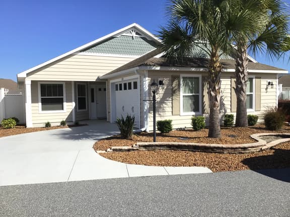 WOW! LOCATION! FUN!  Includes HOT TUB, Gas Golf Cart, BBQ, & WIFI