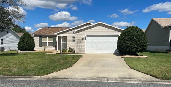 Cozy Rental in The Villages, Pet-Friendly, Close to Shopping & Golf Cart!