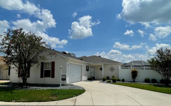 Private Pool Oasis! Close to Lake Sumter Landing!